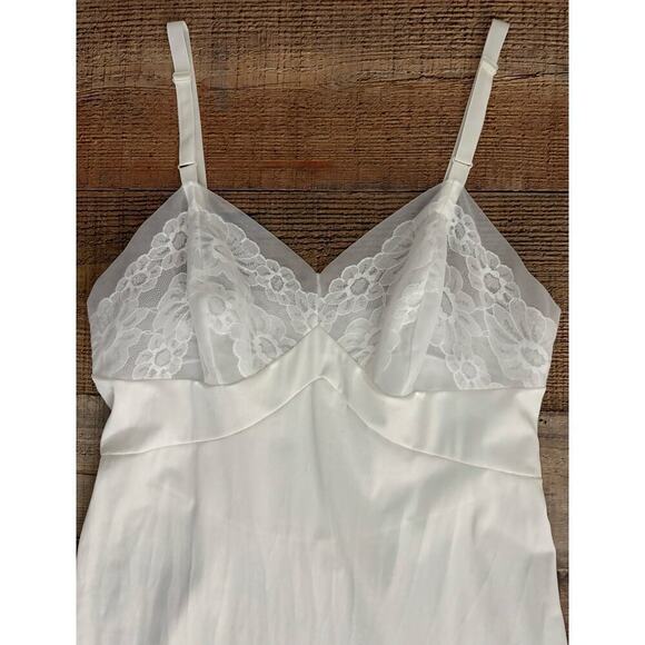 Vanity Fair Full Slip Dress Women’s Sz 32 Beige Floral Lace Details 1980’s VTG - Picture 3 of 11